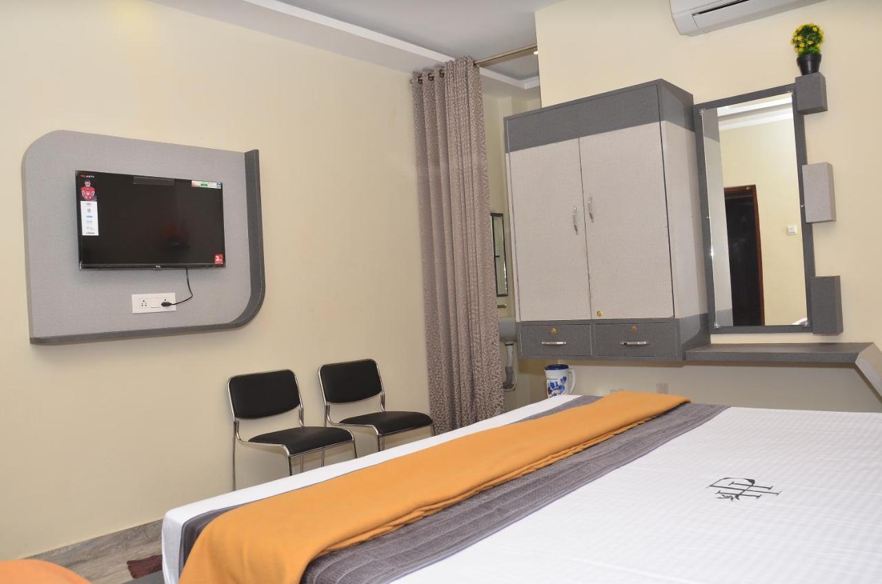 Hotel Panchavarnaa Rāmeswaram Exteriör bild