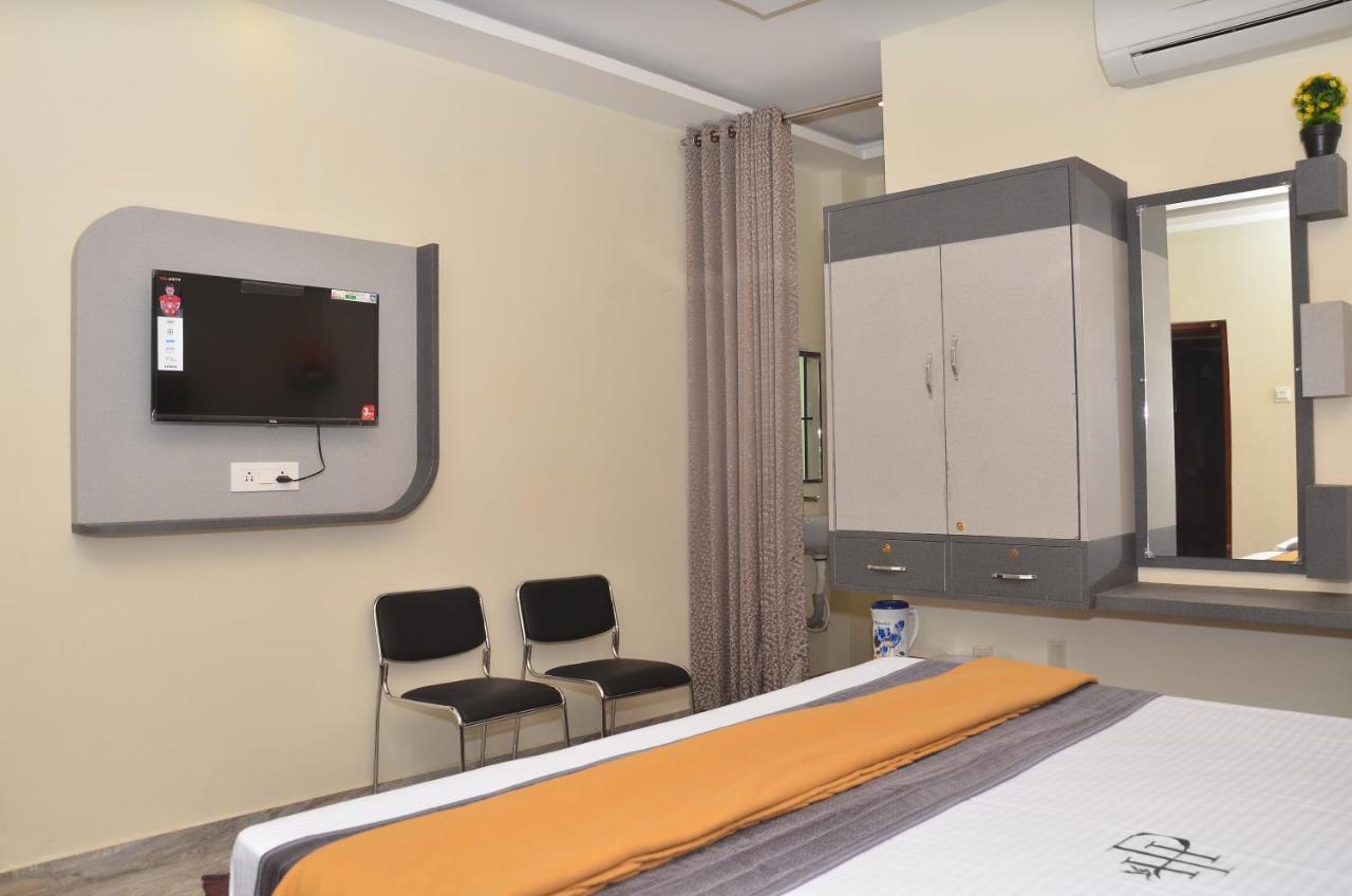 Hotel Panchavarnaa Rāmeswaram Exteriör bild