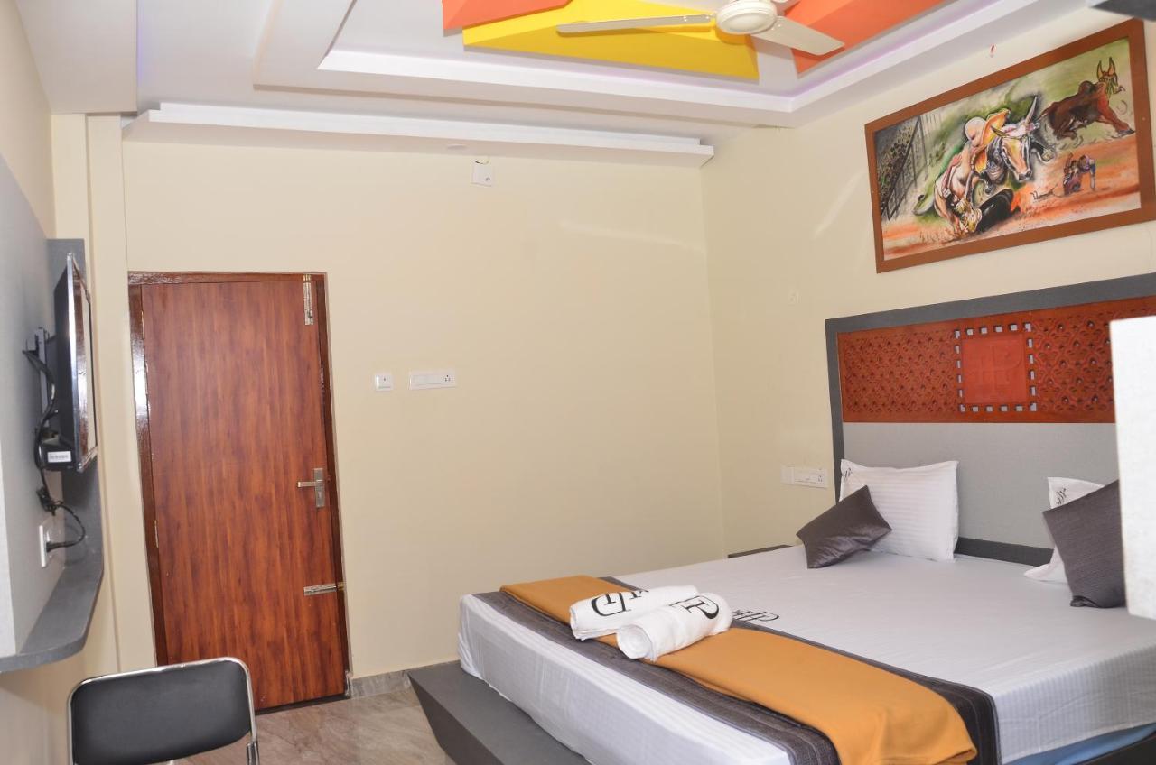 Hotel Panchavarnaa Rāmeswaram Exteriör bild