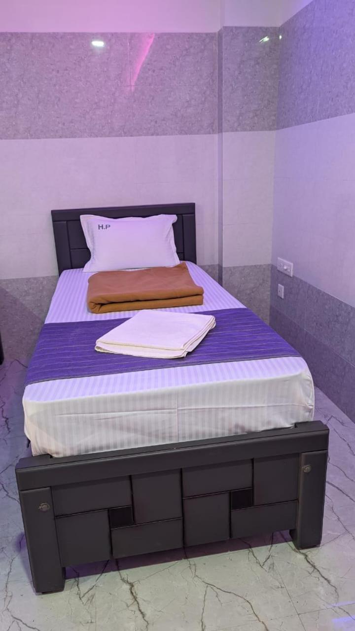 Hotel Panchavarnaa Rāmeswaram Exteriör bild
